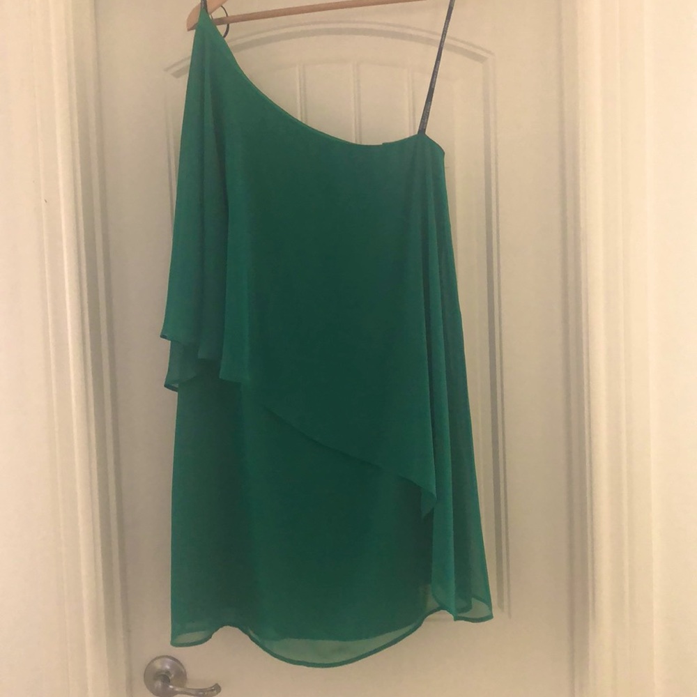 Vince  Camuto emerald green floaty one shoulder dress, never worn
